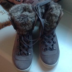 NWOT Pour La Victoire sneaker style booties